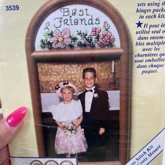 Best Friends Floral Counted Cross Stitch Kit Photo Frame New Berlin #3539 NEW - Picture 4 of 7